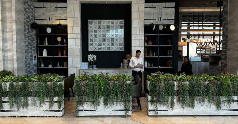 The decor of Riwas Iranian restaura in Dubai; Photo Source: The HUR, Photographer: Unknown