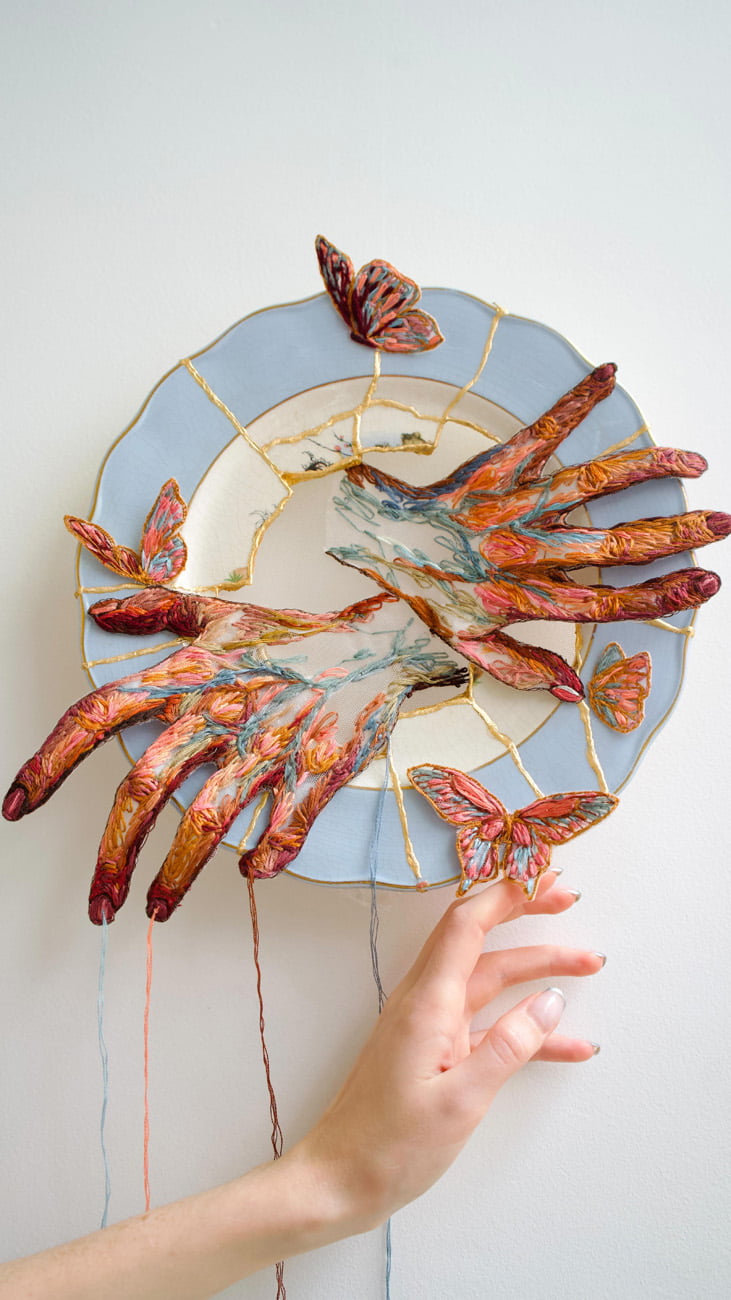 Design of hand and butterfly on porcelain plate