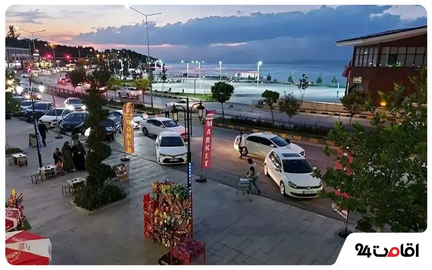 Traveling to Van by private car or tour?