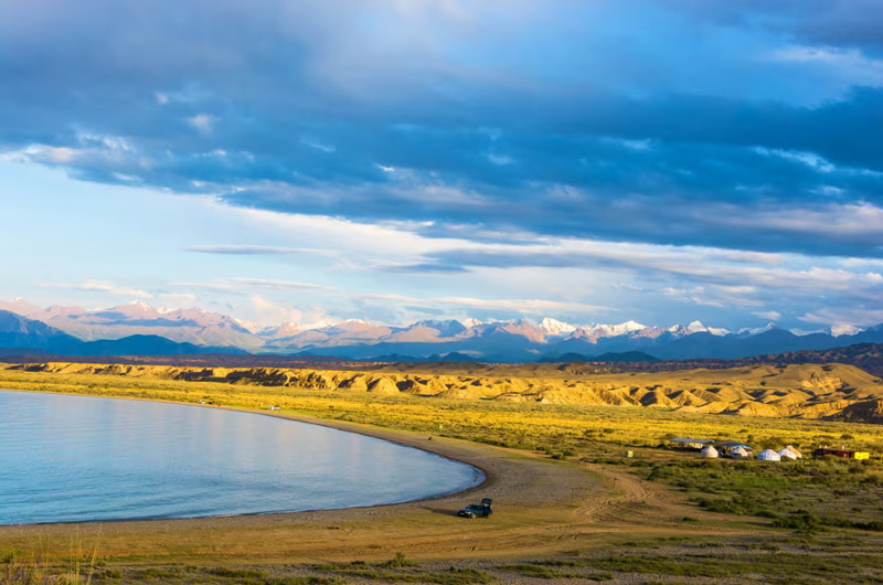 The shore of Lake Issyk-Kul, Kyrgyzstan; Photo source: Getty Images, photographer: FotoVSmirnov