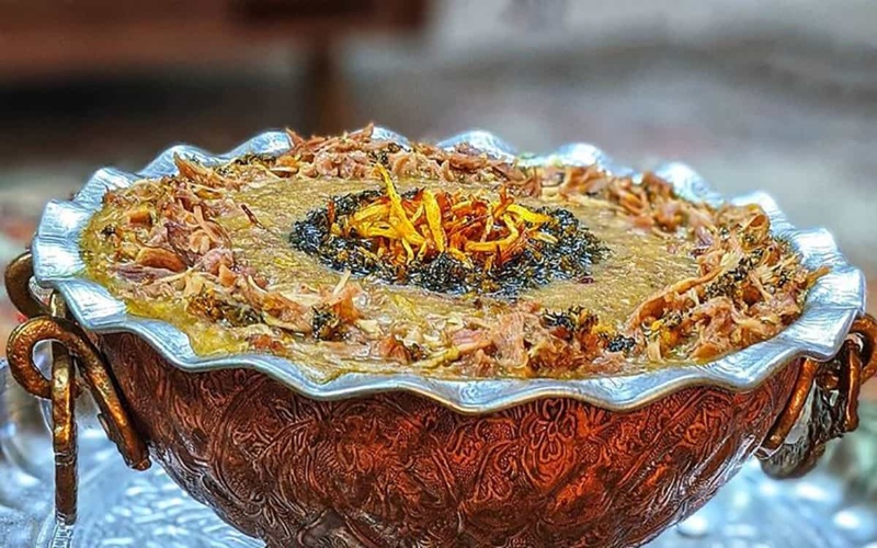 Pumpkin soup with hot onion decoration; Photo source: chishi.ir site. Photographer: Unknown
