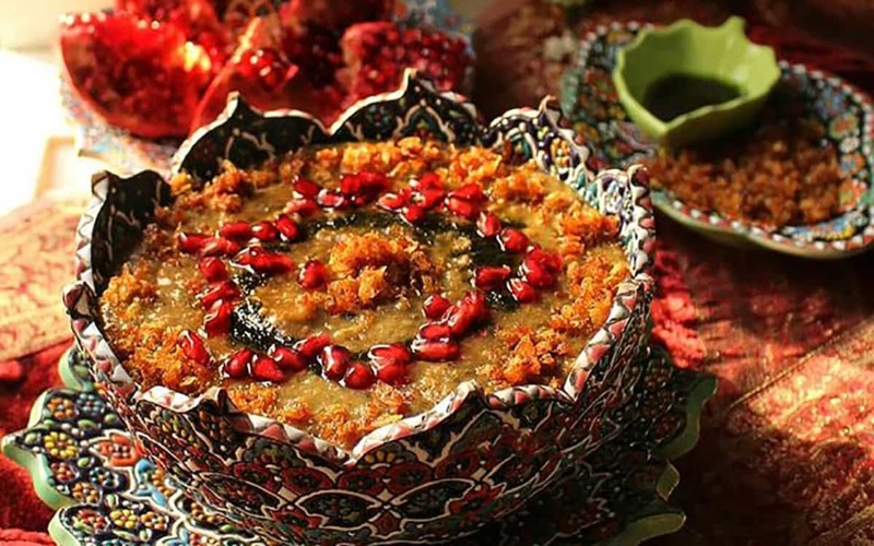 Pomegranate soup garnished with hot mi; Photo source: chishi.ir site. Photographer: Unknown