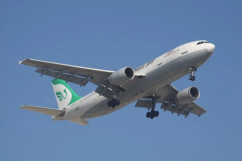 Mahan's plane is flying. Source: Wikimedia; Photographer: Aeropris.com