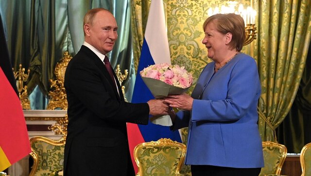 Merkel's accou of her iense ieraction with Putin and Trump during the German chancellorship