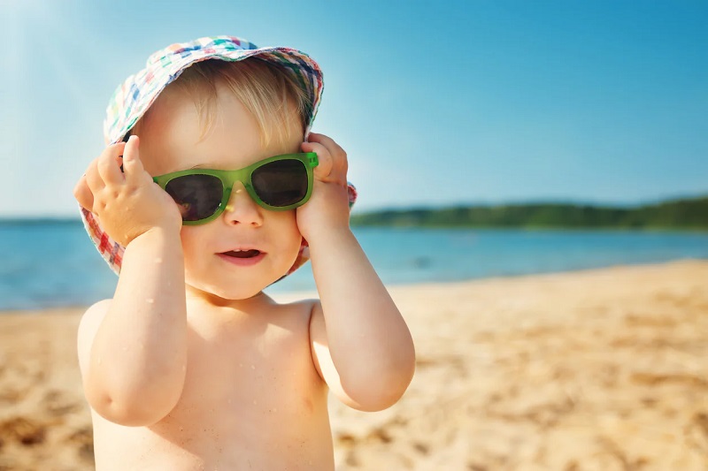 suitable glasses for the beach; Photo source: designeroptics.com website. Photographer: Unknown