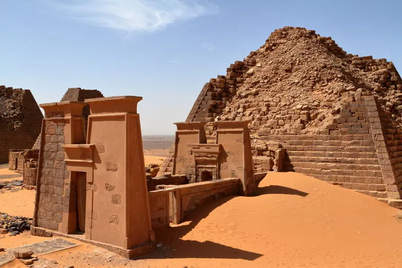 The tomb structure in the Egyptian desert; Photo Source: Crooked Compass; Name of the photographer: unknown