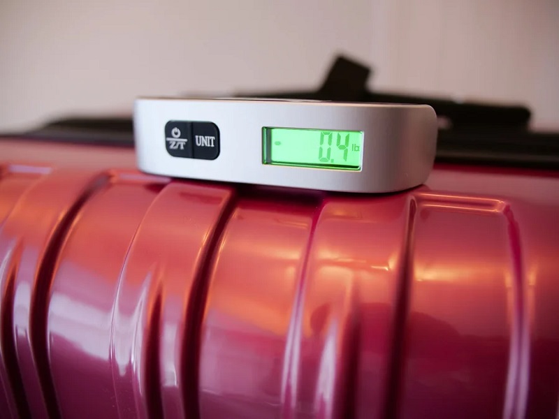 Luggage scale calibration; Photo source: Upgradedpoints.com website. Photographer: Unknown