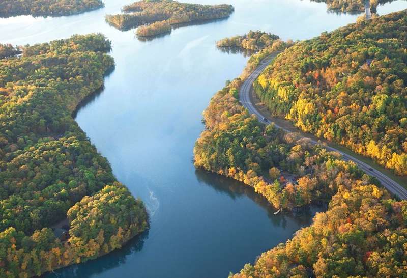 Mississippi River on the side of the road, source: yourweathe. Photographer: Unknown