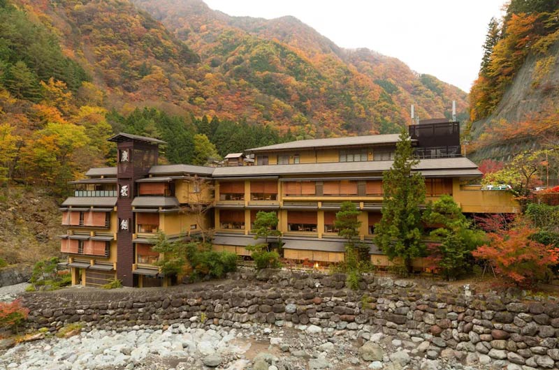 Japan's Nishiyama Onsen Kyunkan Hotel in autumn; Photo Source: Nice News, Photographer: Unknown