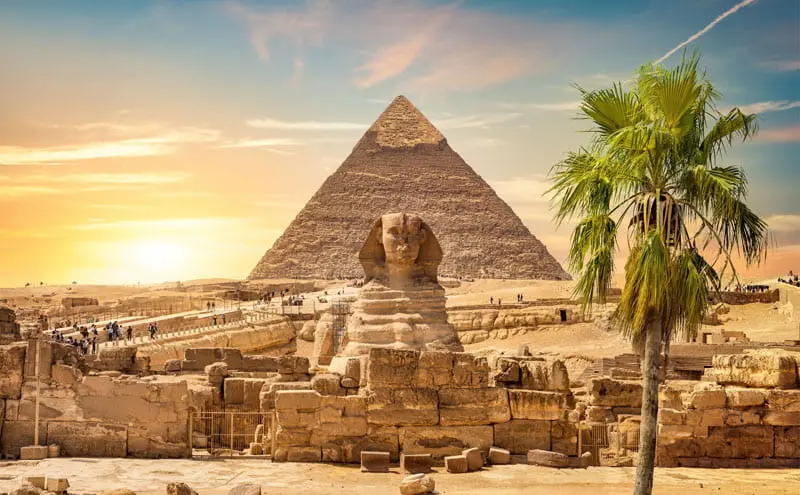 Sphinx statue and Egyptian pyramid; Photo source: Tourist Egypt; Name of the photographer: unknown