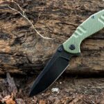 A travel knife suitable for preparing firewood; Photo source: wanderingprivateer.com. Photographer: Unknown