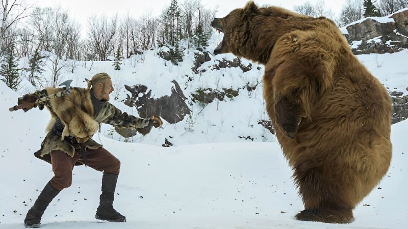 The fight between man and bear in wier. Source: picobino.com website; Photographer: Unknown