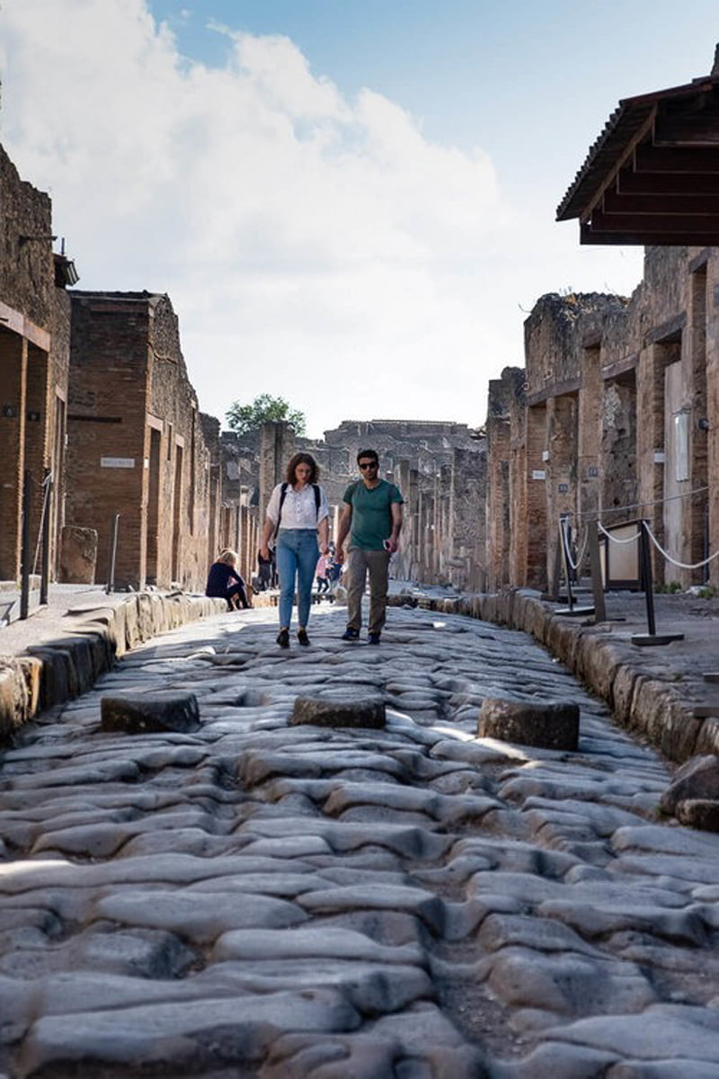 Tourists in the ancie city of Pompeii