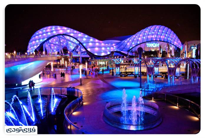 Shanghai Disneyland Traveling in the world of children The land of the future