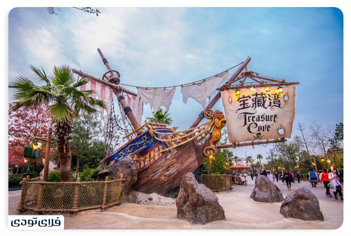 Shanghai Disneyland Traveling in the world of children Pirate Park