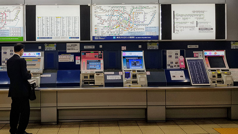 How to buy a subway ticket in Japan