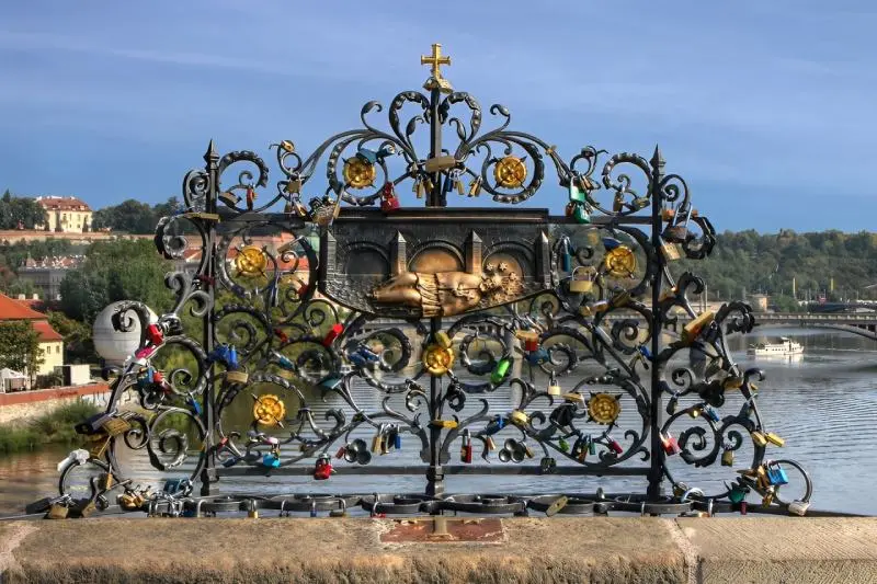 Love lock in Prague. Source: website flickr.com; Photographer: Unknown