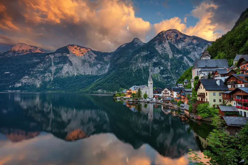 The view of the lake and the city of Hallstatt, Austria; Photo source: novaoheroad.com; Photographer: Unknown