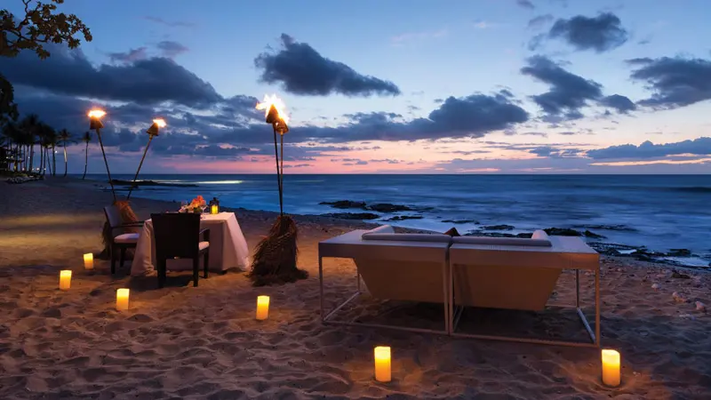 Hawaiian beach hotels in Valeine; Photo source: revealedtravelguides.com; Photographer: Unknown