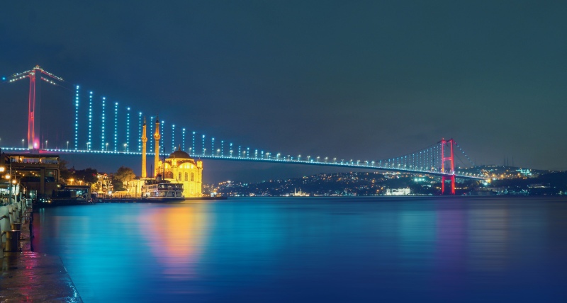 Bosphorus strait and Chiragani city at night. Source: website hagiasophiaturkey.com; Photographer: Unknown