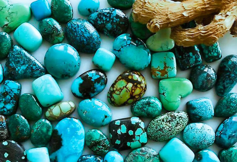 Iranian turquoise stone, photo source: sangshenas.com; Photographer: Unknown