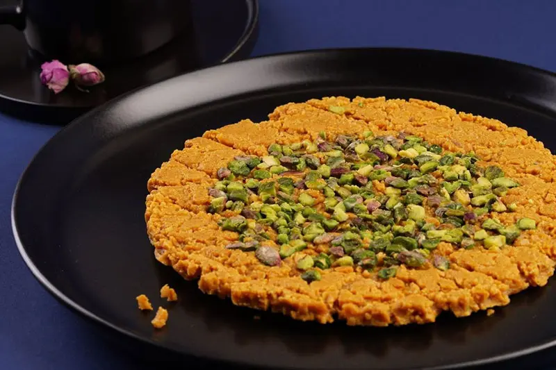 Sohan Qom with pistachios; Photo source: raoufnuts.co; Photographer: Unknown