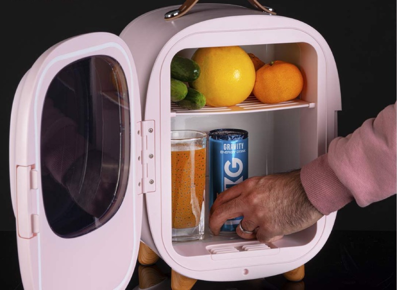 Small fridge for travel. Source: mobile140.com website; Photographer: Unknown