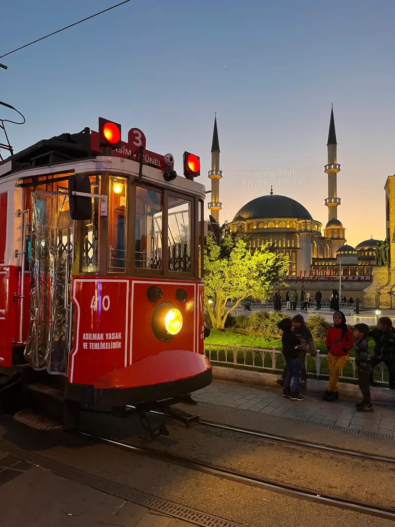Access to Istanbul's Taksim Square