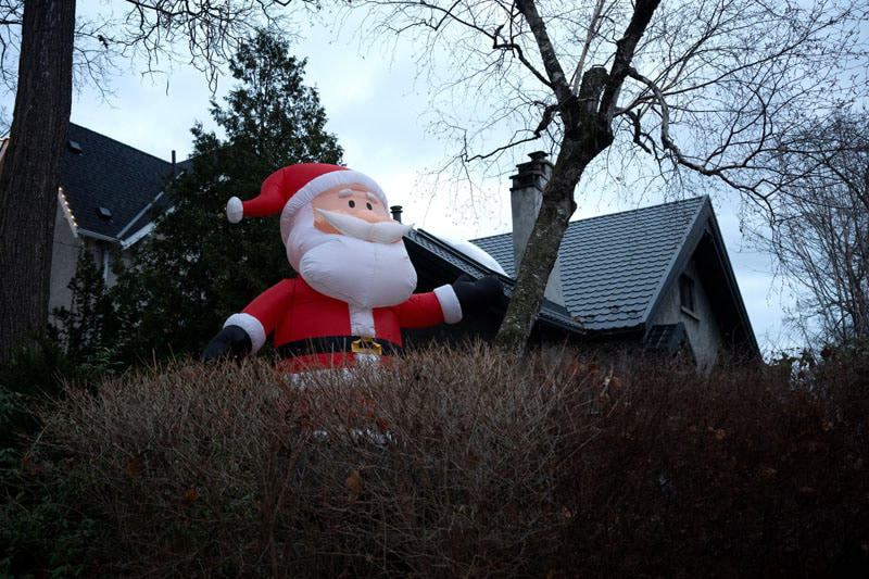 A display of an inflatable Saa to welcome Christmas in Toroo, <a href=