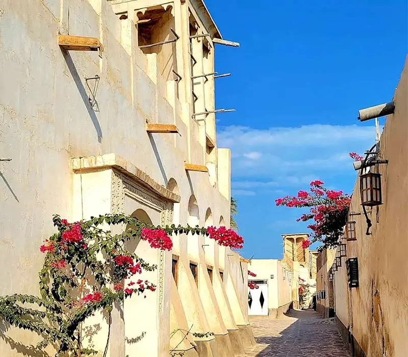 White houses of Bandar Kong, photo source: Google Map, photographer: Mehdi Mehrabi