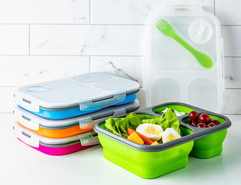 Folding silicone coainers with differe colors; Photo source: kitchenstuffplus.com. Photographer: Unknown