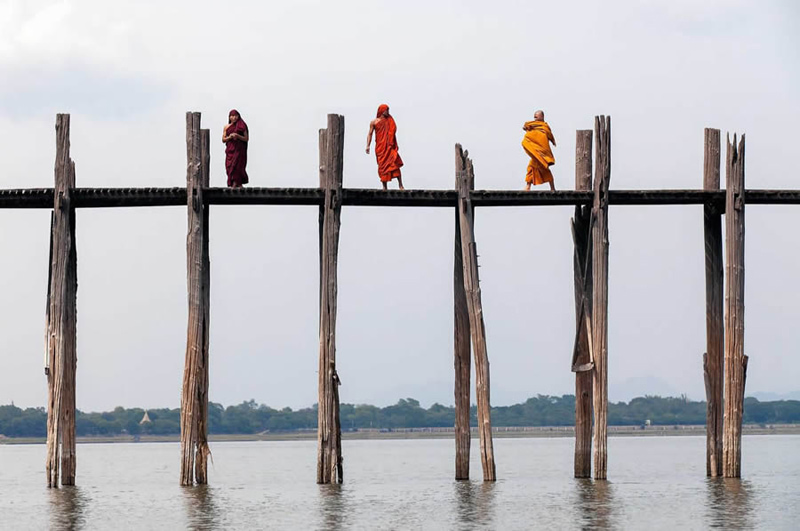 Hindu women on wooden bridge