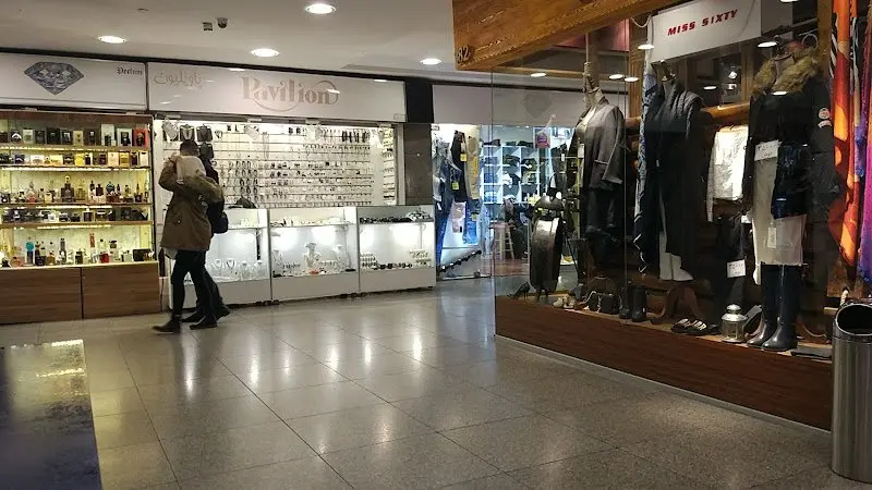 Clothing and accessories store in Tandis shopping ceer. Source: Google Map; Photographer: Sina A
