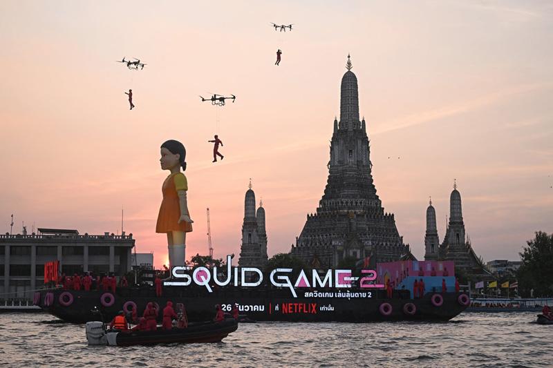 The iconic doll in Bangkok welcomes the second season of the popular Squid Game series; Source: theguardian; Photographer: Lillian Suwanrumpha 