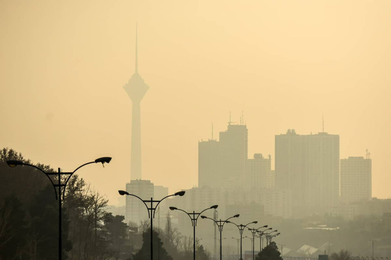 Pollution of Tehran, Azar 1403; Photo source: Daily Football; Photographer: Unknown