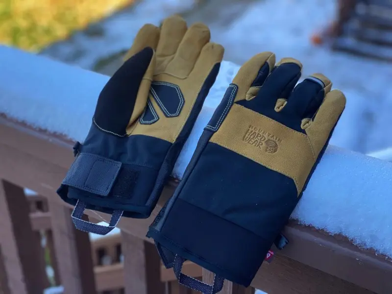Goretex gloves from Mouain Hardware. Source: engageme.com website; Photographer: Unknown