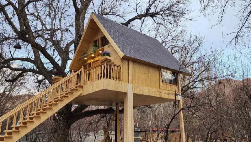 Report of suitable accommodations for trips near Tehran