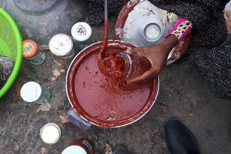 traditional preparation of suragh in the south; Photo source: aljazeera.net; Photographer: Unknown