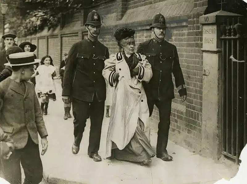   The mome of the arrest of a woman fighting for women's suffrage (in the term: Suffragette) in <a href=