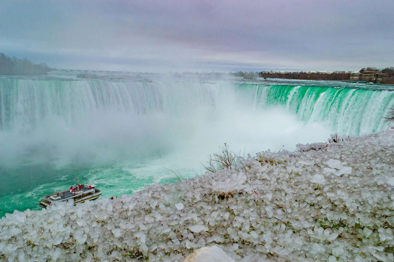 Niagara Falls (Niagara Falls) on the border of <a href=