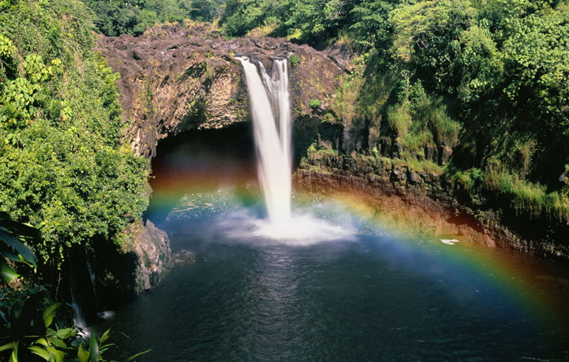 Wailua Falls (Wailua Falls) in the Hawaiian Islands; America