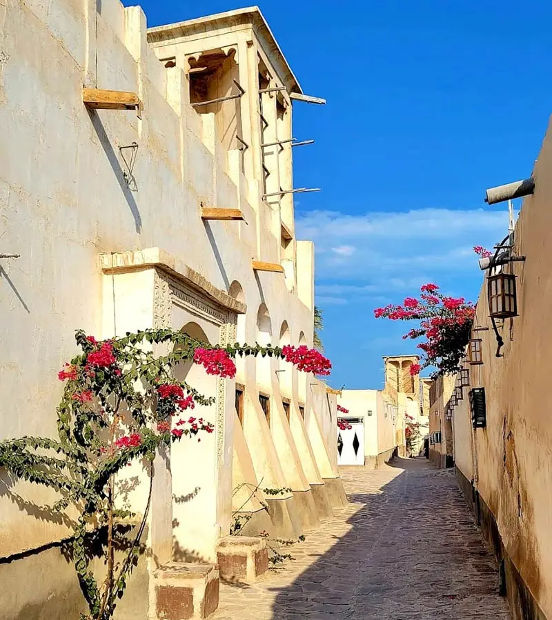 Paper flowers in the historical coext of Kong; Photo source: Google Map; Photographer: Mehdi Mehrabi