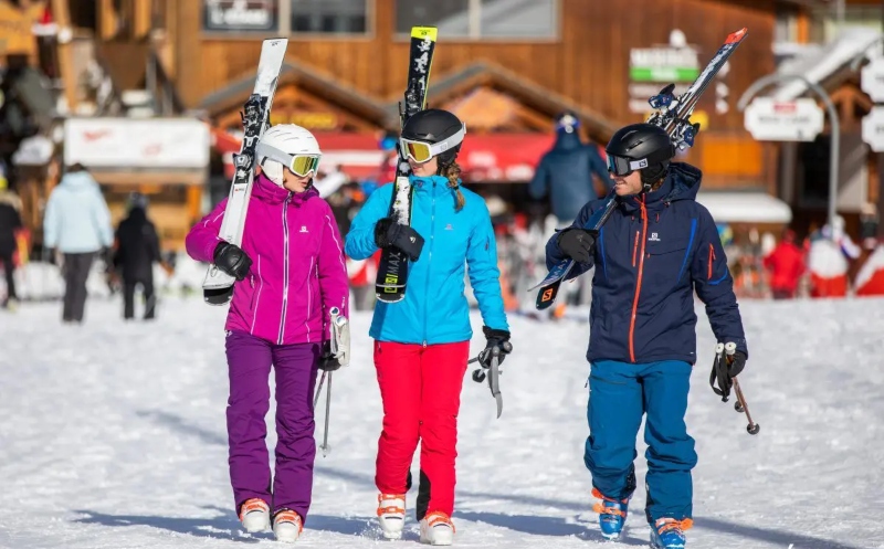 warm clothing for skiing; Photo source: skibasics.com. Photographer: Unknown