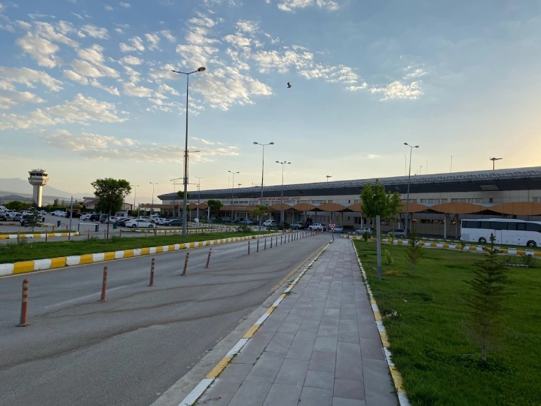 Access to Van Iernational Airport