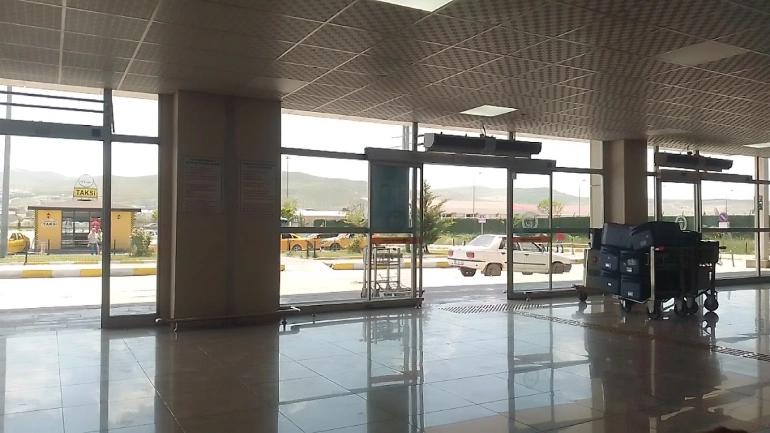 Access to Van Iernational Airport