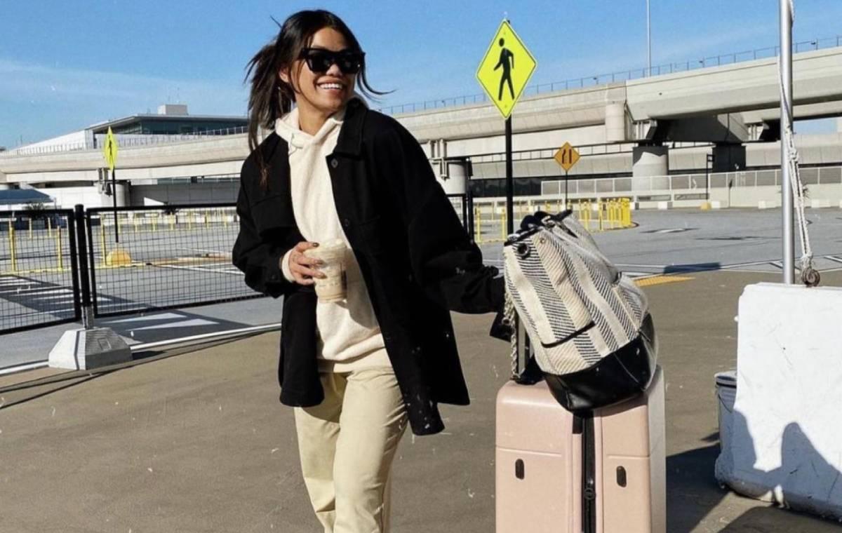 Suitable clothes for traveling by plane for long flights + practical and useful tips