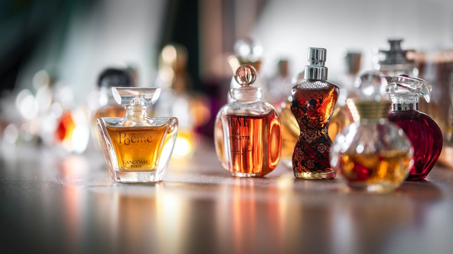 bitter female perfume; Suitable for special ladies in stylish and formal trips