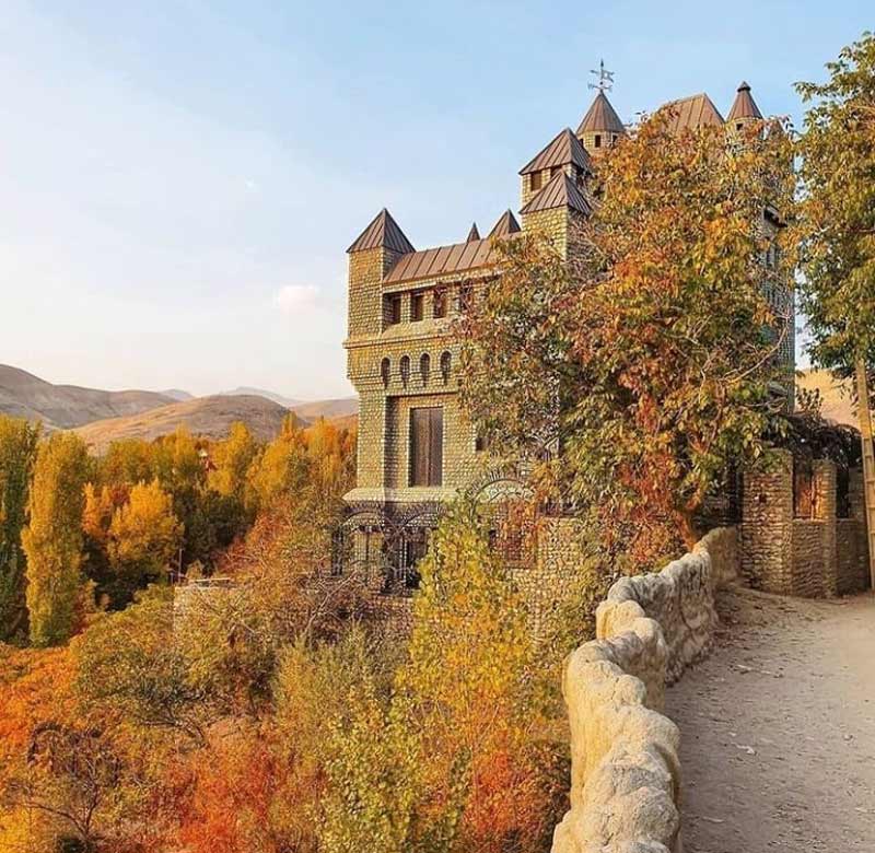 Agasht Castle in autumn; Photo source: Google Maps, photographer: Mehrdad Faqiri