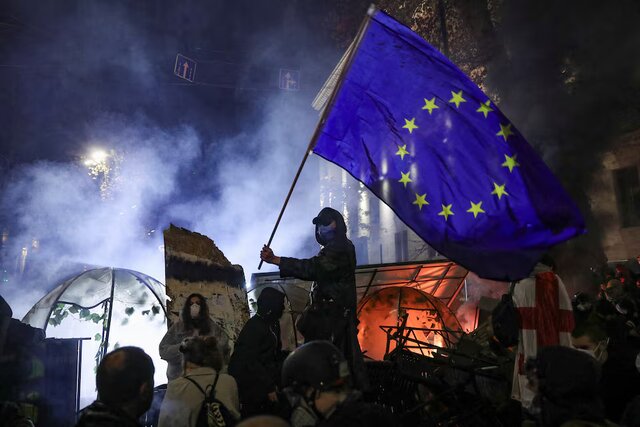Thousands of anti-government demonstrations in Georgia