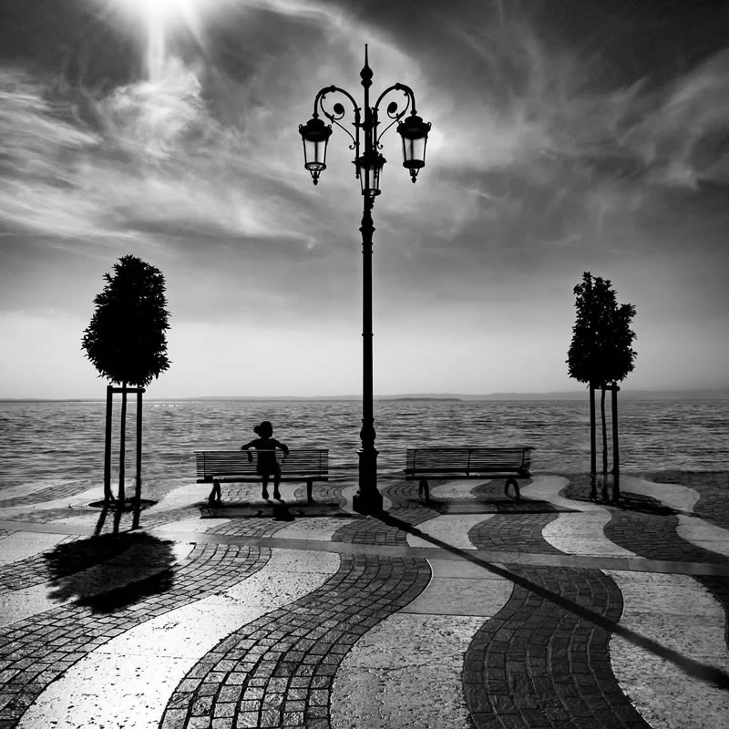 Someone on the benches of the city of Hamburg